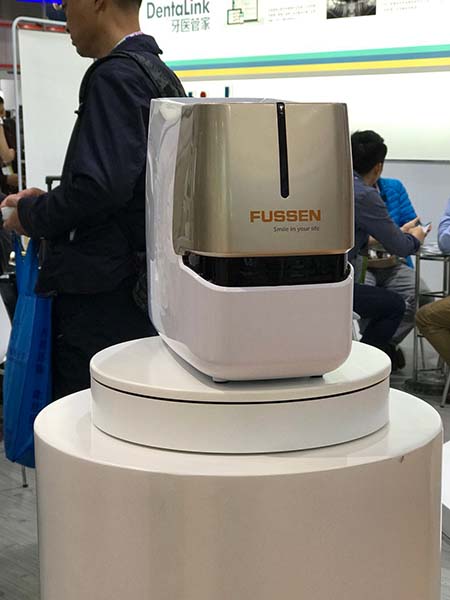 牙智寶-口內(nèi)影像輔助診斷設(shè)備設(shè)計-3.jpg 牙智寶-口內(nèi)影像輔助診斷設(shè)備設(shè)計-3.jpg